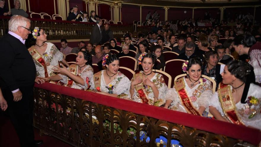 Un momento de la ceremonia huertana que tuvo lugar anoche en el Teatro Romea de la capital murciana.