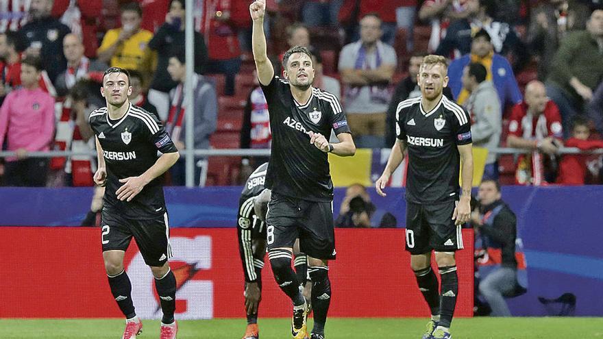 Míchel celebra su gol al Atlético.