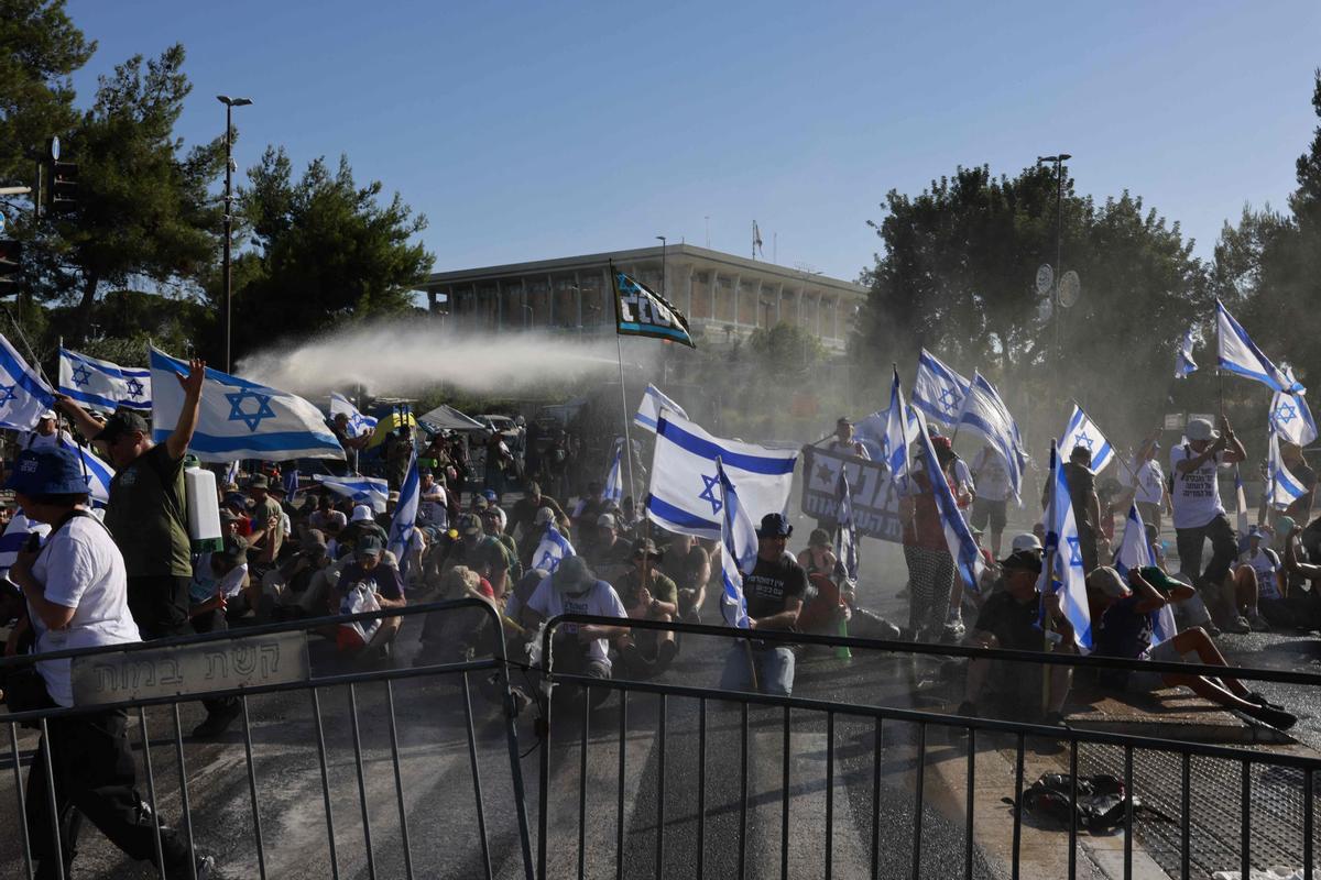 Las protestas masivas continúan en Israel por la reforma judicial