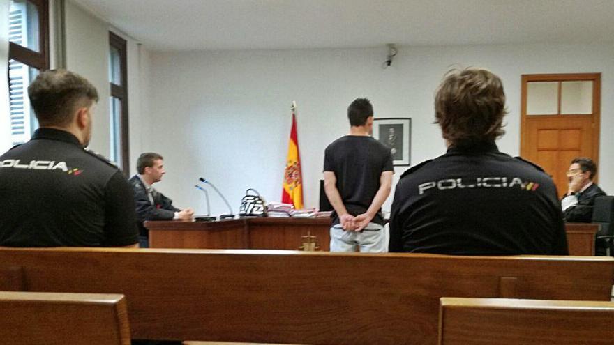 El joven acusado, de 28 años, ayer durante la vista oral celebrada en un juzgado de Palma.