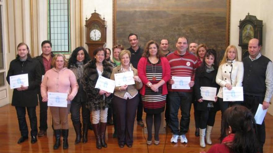 Luisa Cid entregó esta mañana los diplomas.