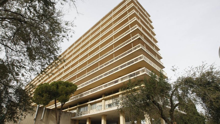 CSIF denuncia deficiencias en camas, camillas y sillas de ruedas del hospital Reina Sofía