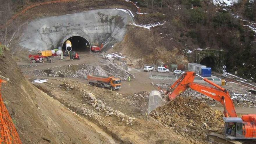 Obras del túnel de Padornelo. // FdV