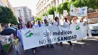 Médicos de Badajoz claman en una nueva movilización: "No podemos tener jornadas de 24 horas continuadas"