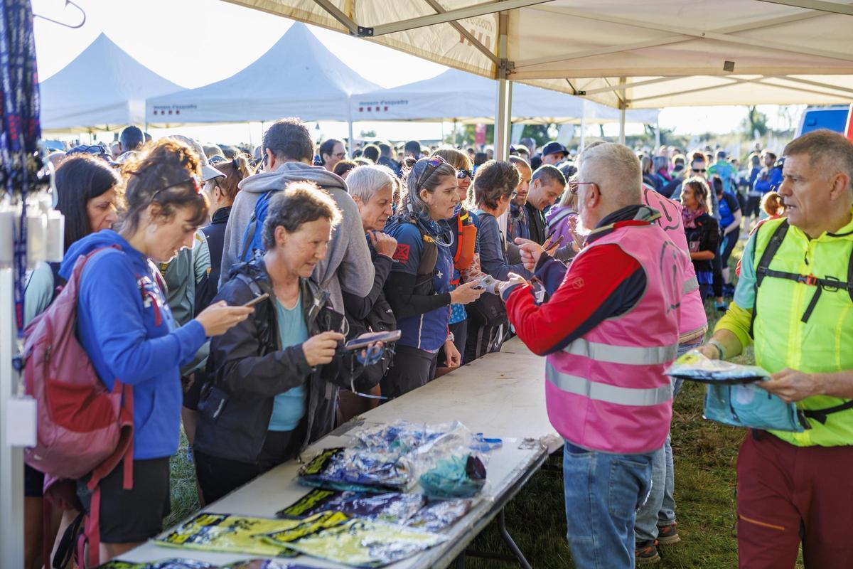 Les millors imatges de la caminada solidària dels Mossos a Montserrat Les millors imatges de la caminada solidària dels Mossos a Montserrat