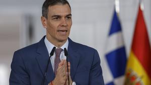 El presidente del Gobierno, Pedro Sánchez, durante su intervención en la rueda de prensa que ha ofrecido junto al primer ministro de Grecia, Kyriákos Mitsotákis. 