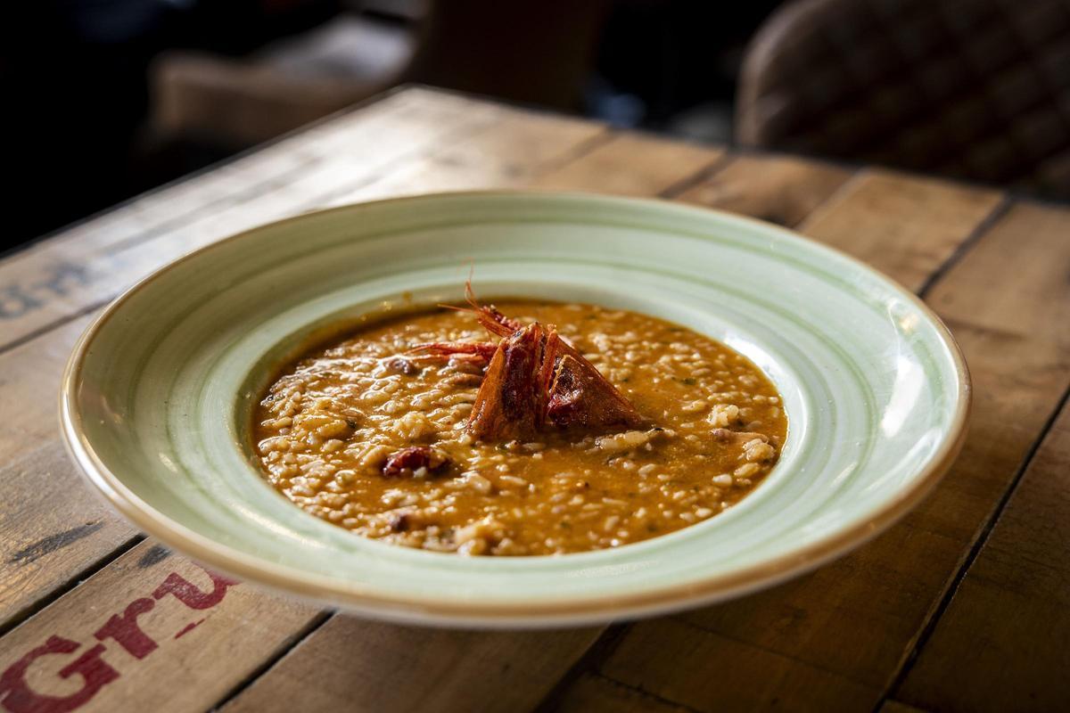 En imágenes | La Cava, el restaurante del Actur que conquistó al barrio más exigente de Zaragoza con su cocina mediterránea