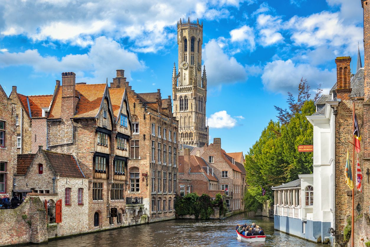 Un canal de Brujas con vistas a Rozenhoedkaai