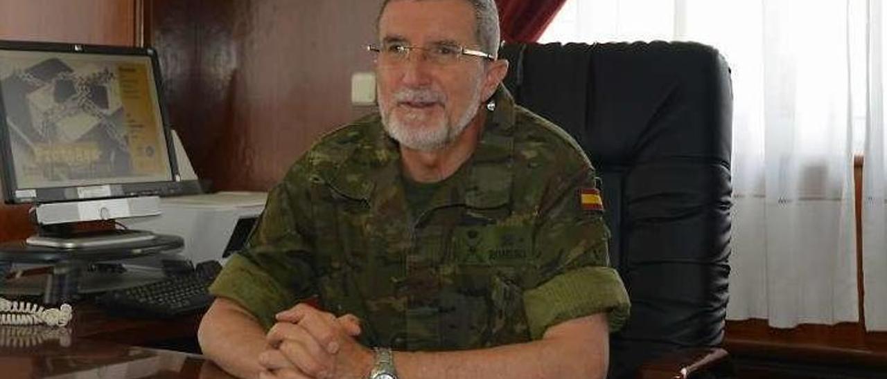 El general Antonio Romero Losada en su despacho de la base de Figueirido. // Gustavo Santos