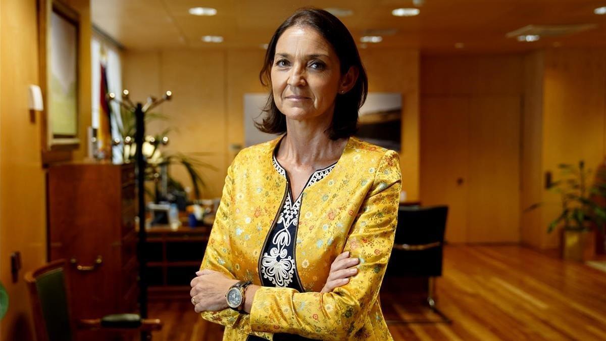 La ministra de Industria, Comercio y Turismo, Reyes Maroto, en una entrevista con EL PERIÓDICO.