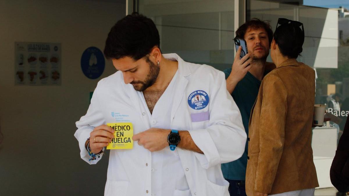 A new day of strikes and demonstrations by doctors in Ibiza and Formentera, in pictures.
