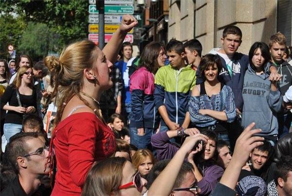 Imágenes de la protesta de estudiantes en Cáceres y la carga policial