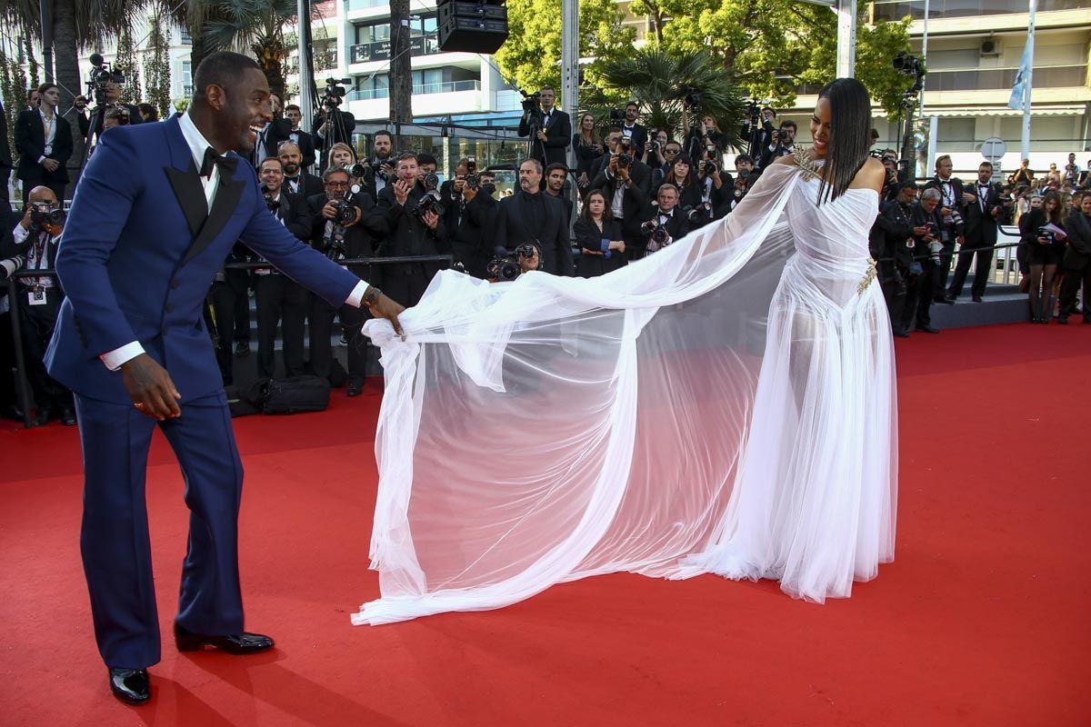 Idris Elba y  Sabrina Dhowre en el Festival de Cannes 2022