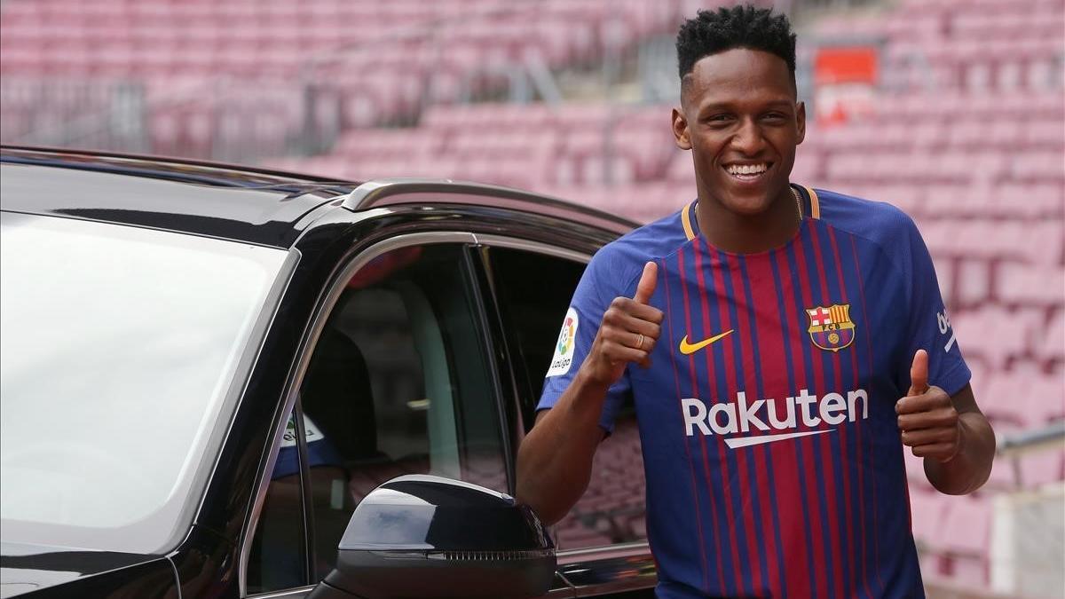 Yerry Mina, en el Camp Nou el día de su presentación.