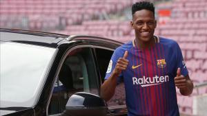 Yerry Mina, en el Camp Nou el día de su presentación. 