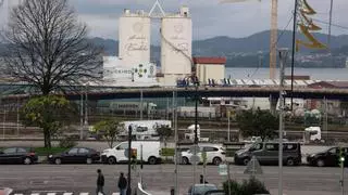 Vecinos de Guixar, contra los nuevos silos: «Son una muralla entre la ciudad y el mar»