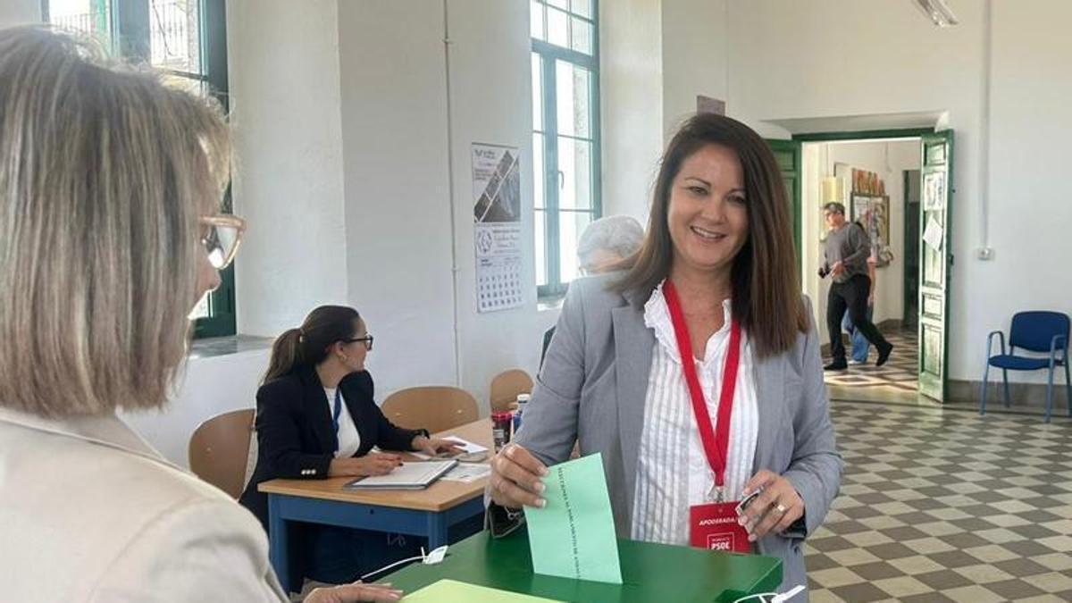 Silvia Mellado vota este domingo en Fuente Obejuna.