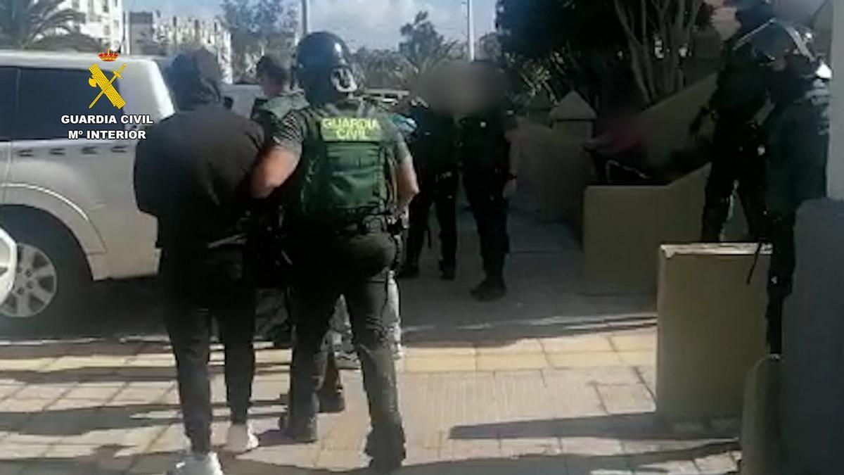 Imagen de la detención llevada a cabo por la Guardia Civil en Gran Canaria.