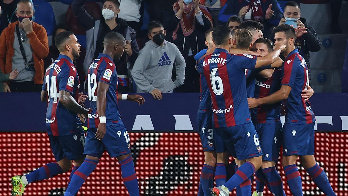 El Levante celebrando el gol del empate ante el Atlético de Madrid