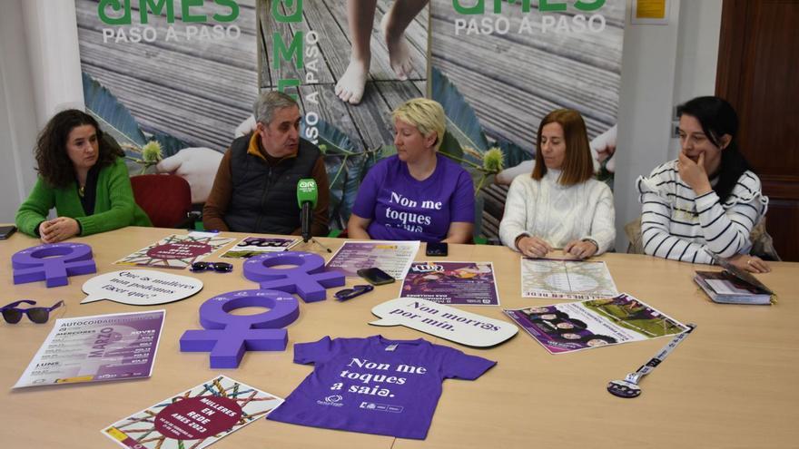 Homenaje a trabajadoras de Axuda no Fogar, carrera feminista, teatro y charlas para el 8M en Valga y Ames