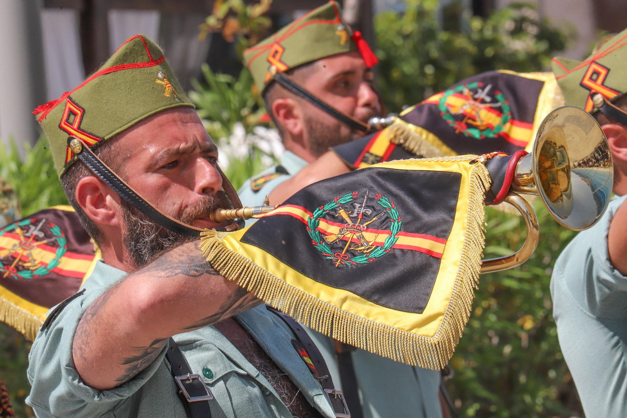 Sol y fidelidad a la bandera en Torrevieja