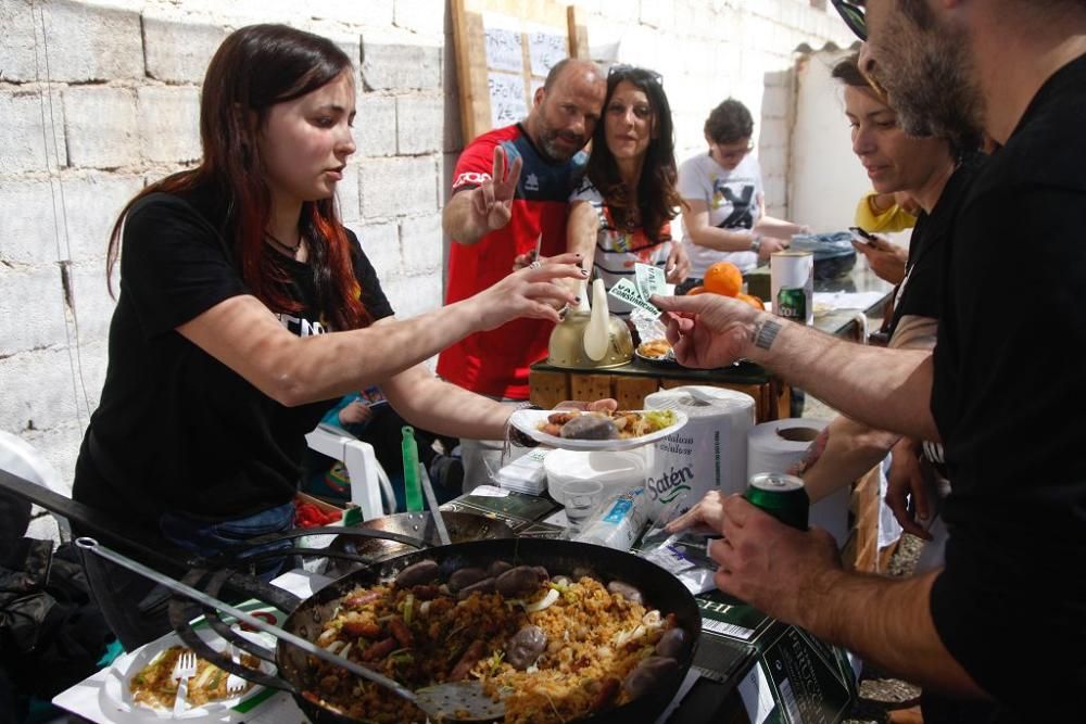 Catalanes y murcianos comparten almuerzo en las vías