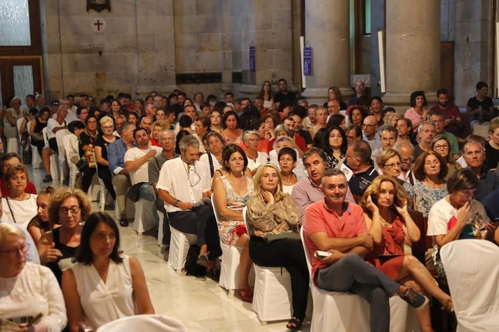 Carlos Núñez maravilla en la Colegiata de Vigo