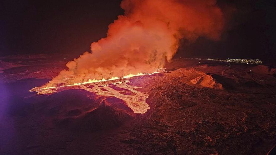 Una nueva erupción volcánica obliga a evacuar otra vez la localidad de Grindavik (Islandia)