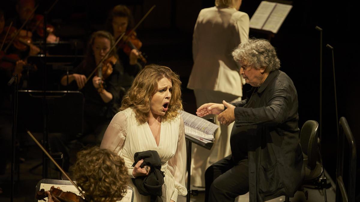 Polina Pasztircsák, como Euridice, en el Liceu.