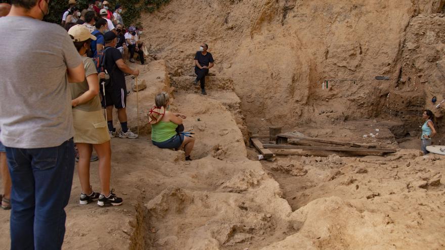 Las excavaciones de El Salt en Alcoy encuentran hogueras neandertales de 55.000 años de antigüedad