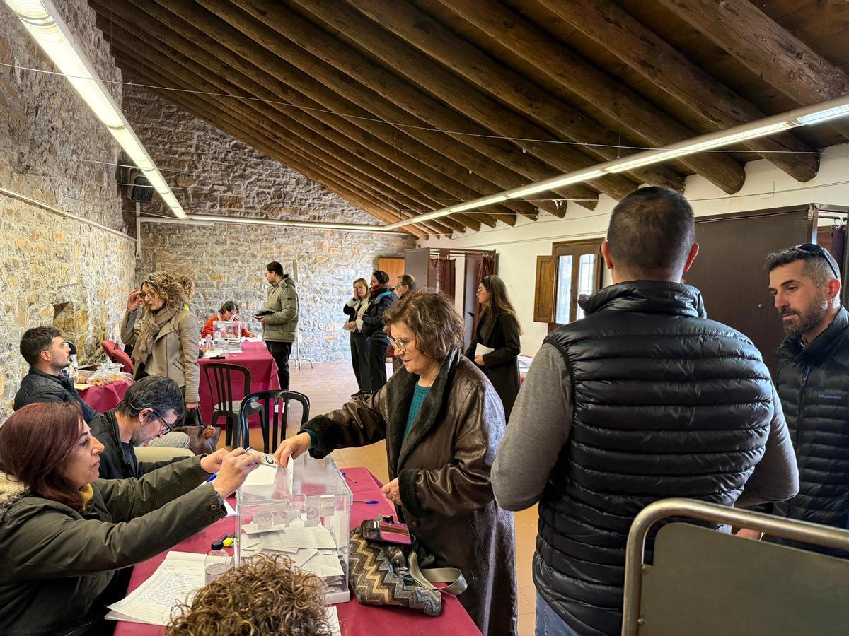 Ainsa durante la jornada electoral del 8 de febrero.