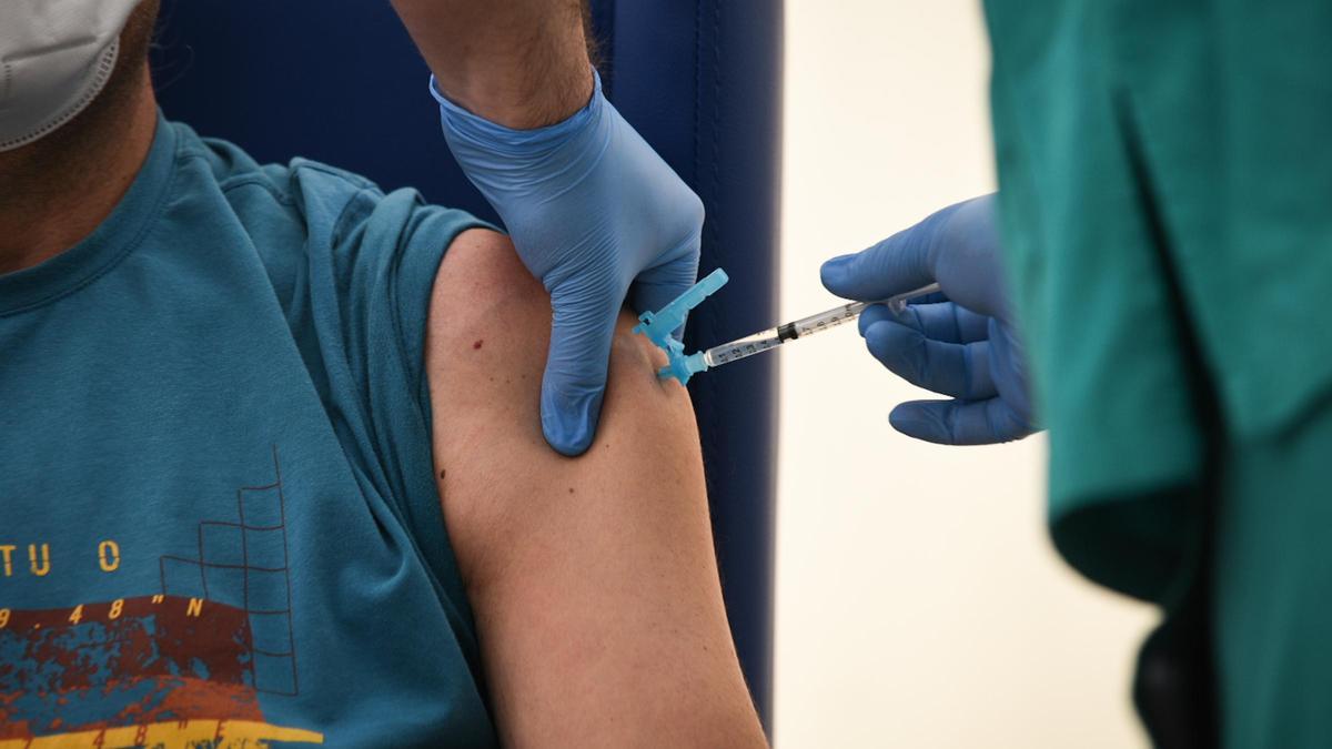 Las comunidades, listas para retomar la vacunación con AstraZeneca