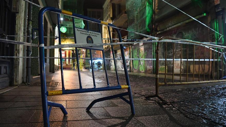 Precinto policial en la calle Estrecha de San Andrés.