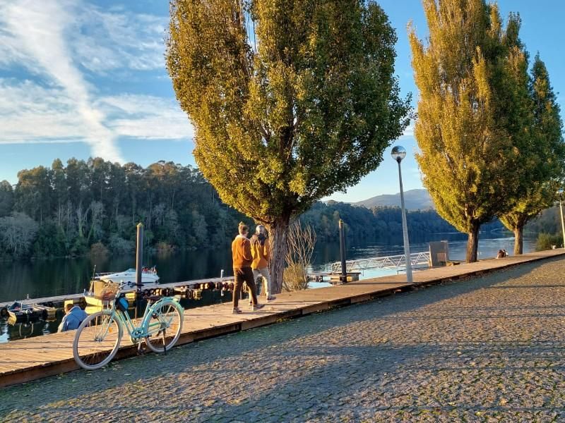 Vista de la ecopista del río Miño a la altura de Valença.