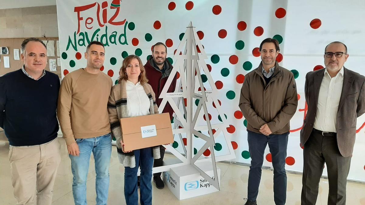 Smurfit Kappa Iberoamericana dona árboles de cartón con adornos navideños a  los 14 colegios de San Vicente - Información