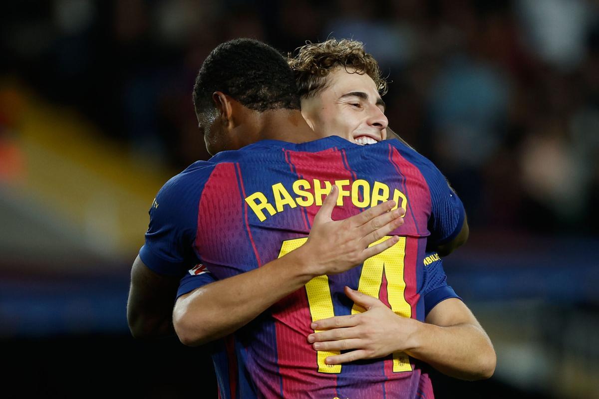 Rashford agradece a Fermín la asistencia del tercer gol del Barça ante el Elche