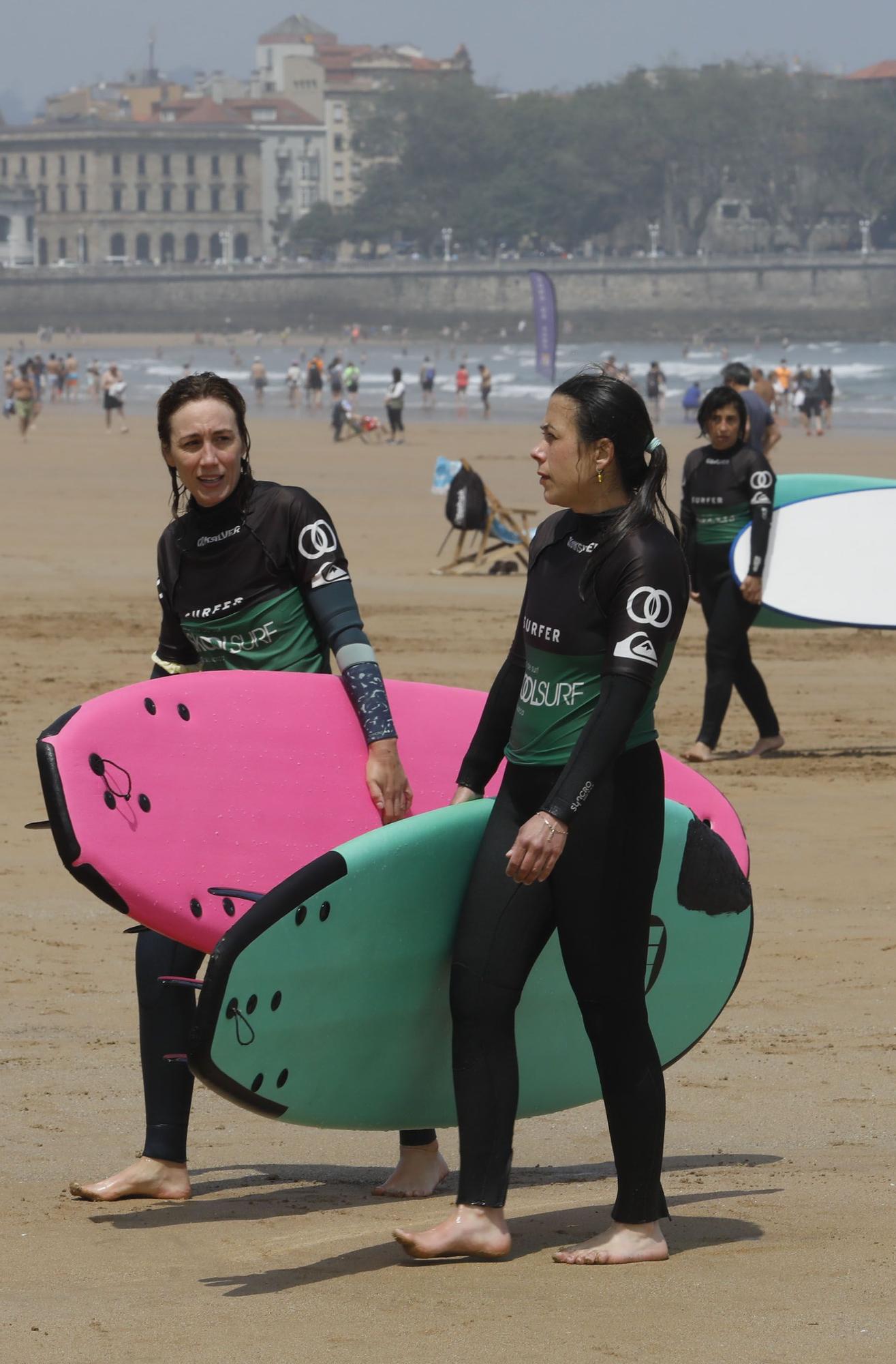 Surfistas en San Lorenzo