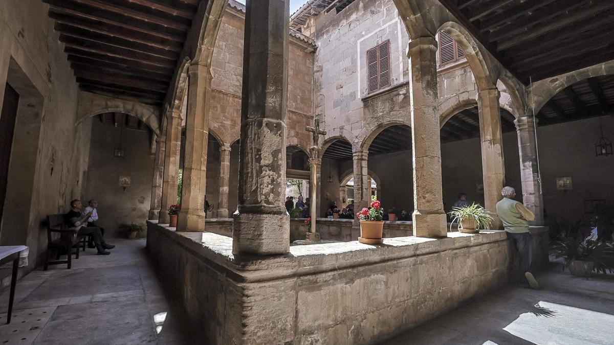 Interior del convento de Santa Isabel, en Palma.