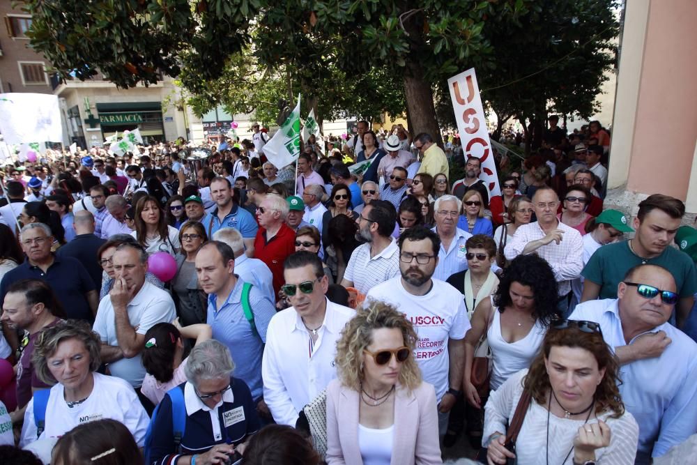 Cientos de alicantinos, en la protesta contra Marzà en Valencia