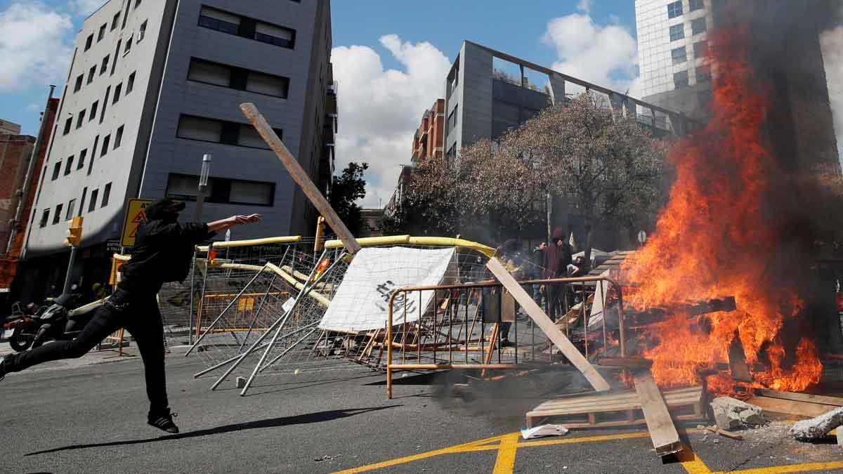 Incidentes en la manifestación en contra de la concentración de VOX en Barcelona.