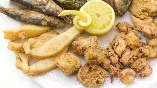 Ni Huelva ni Barcelona: el único buffet libre de 'pescaíto' de toda España está en Málaga, a 20 minutos del centro