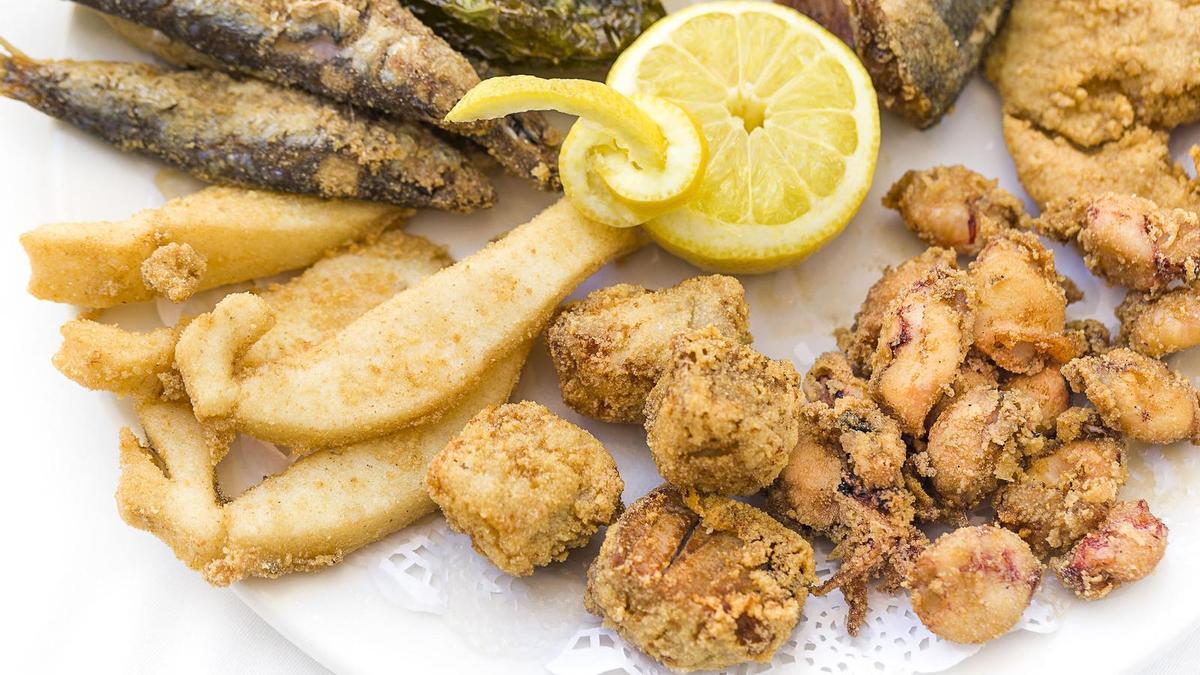 Este es el establecimiento de Málaga que ofrece el único buffet libre de 'pescaíto' de toda España.