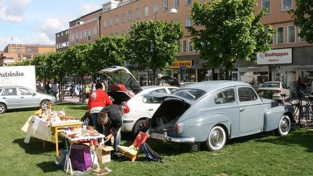 «Car boot sale» en Suecia.