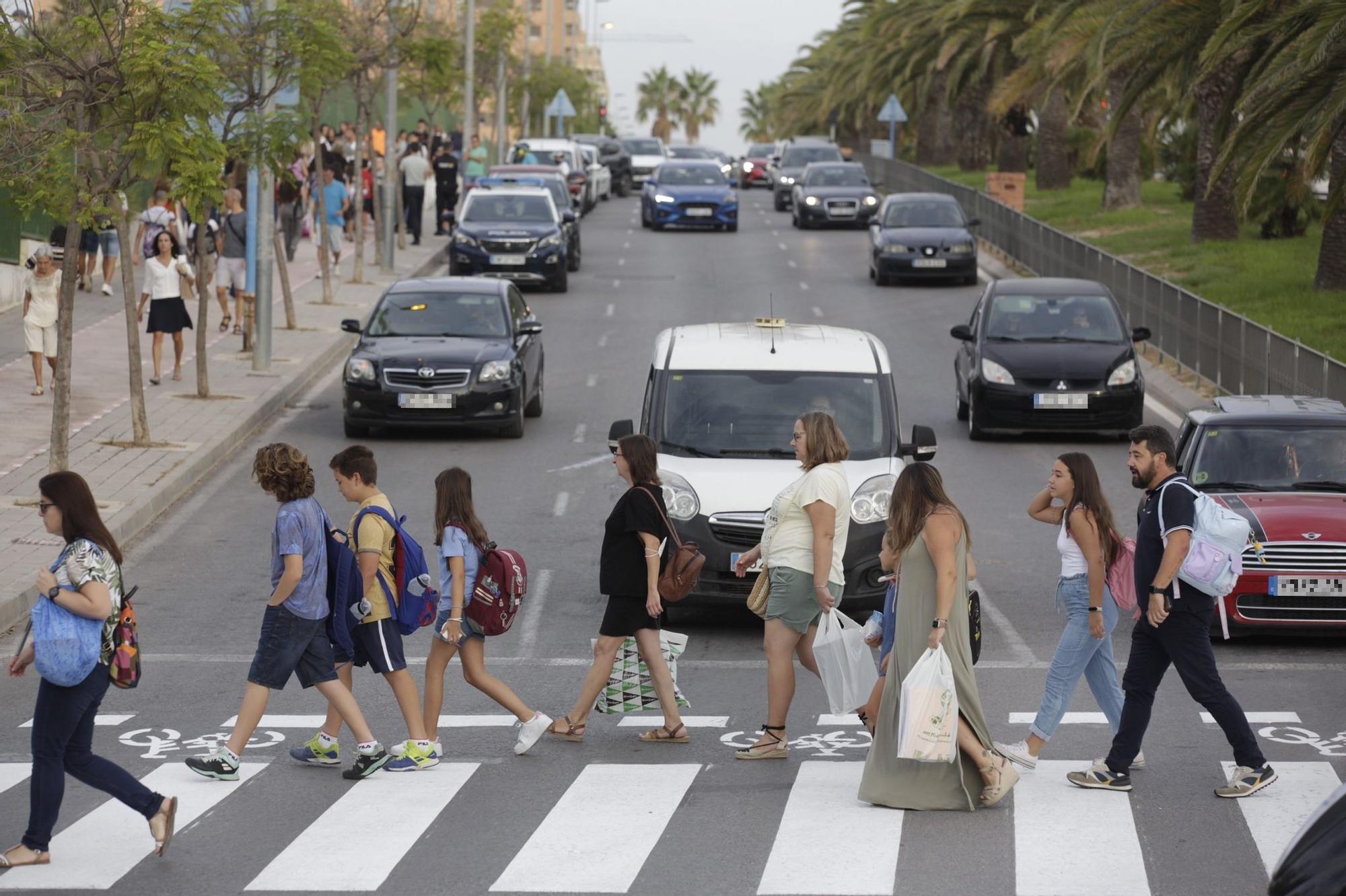 Así se ha vivido la vuelta al cole en las calles y colegios de Alicante