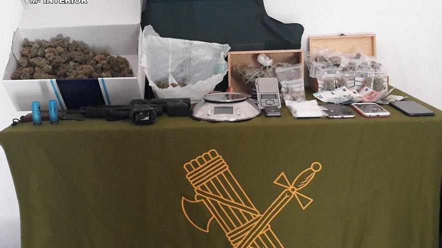 La Guardia Civil desmantela un punto de cultivo y venta al menudeo de marihuana en Rute