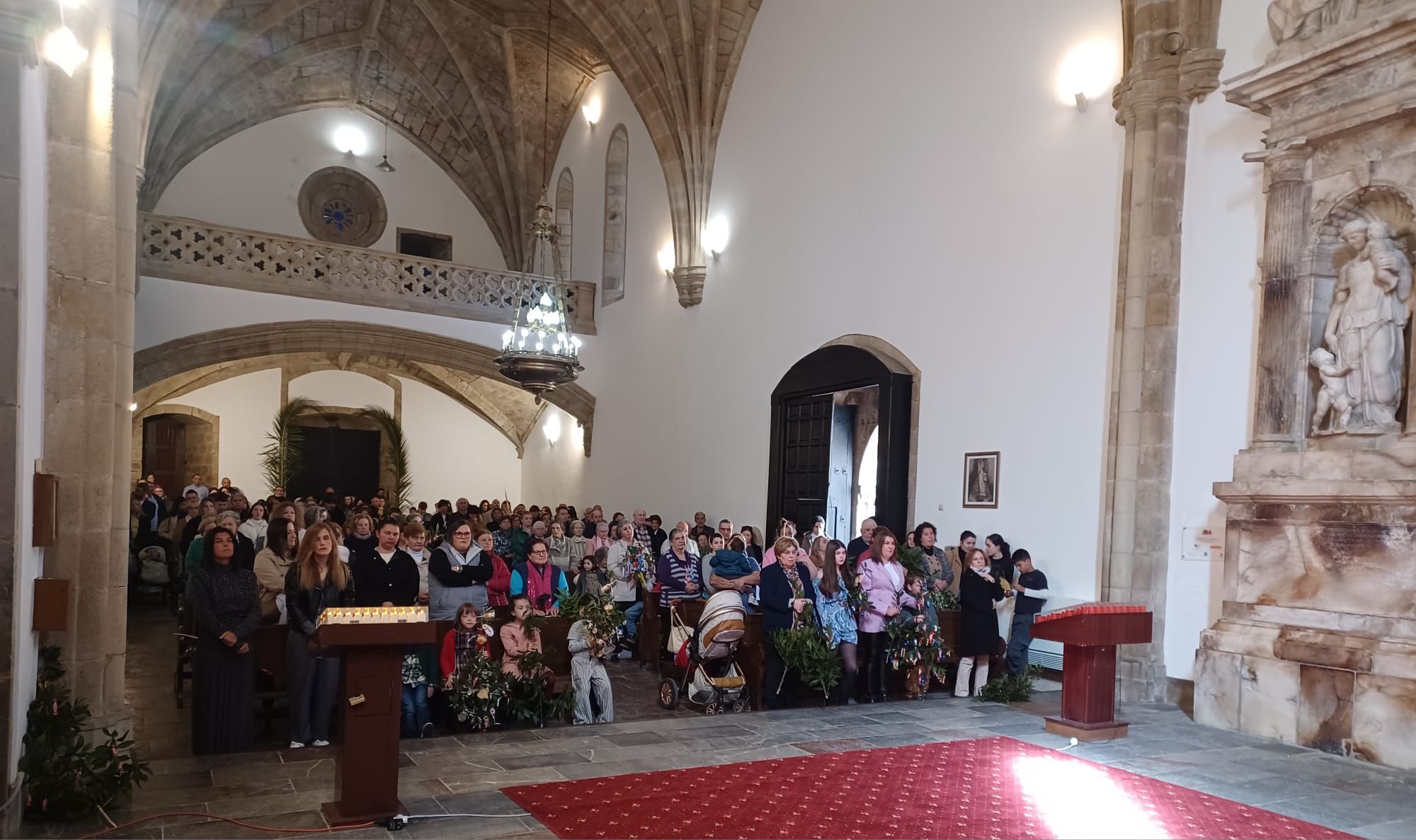 En imágenes: Lleno en Salas para celebrar el Domingo de Ramos