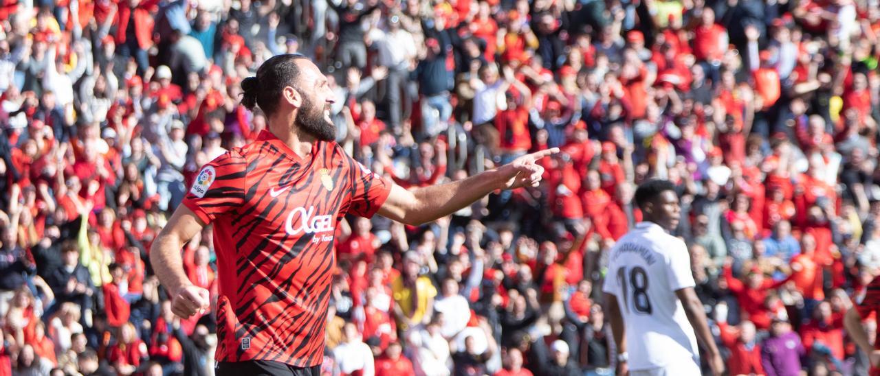 Muriqi celebra el tanto de la victoria bermellona frente al Real Madrid.