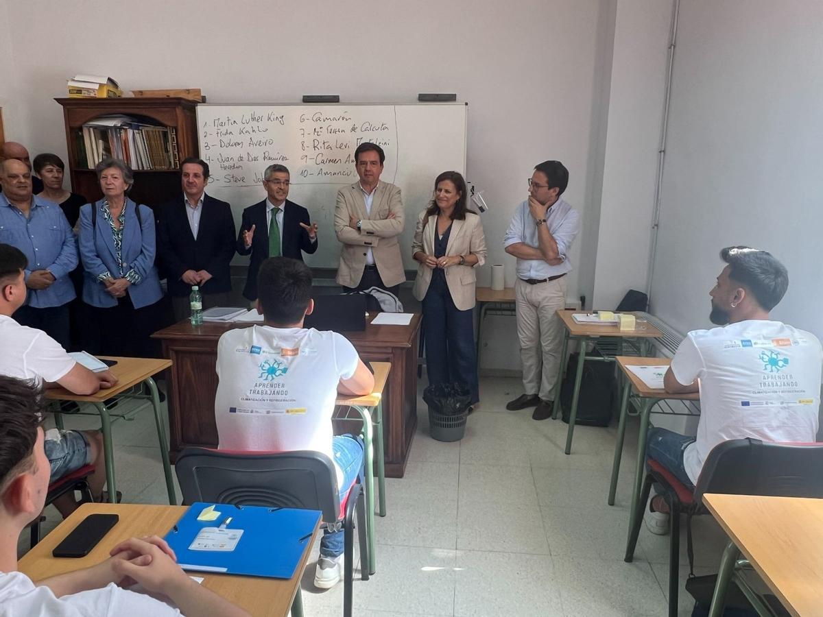 Visita al aula de formación de los jóvenes.