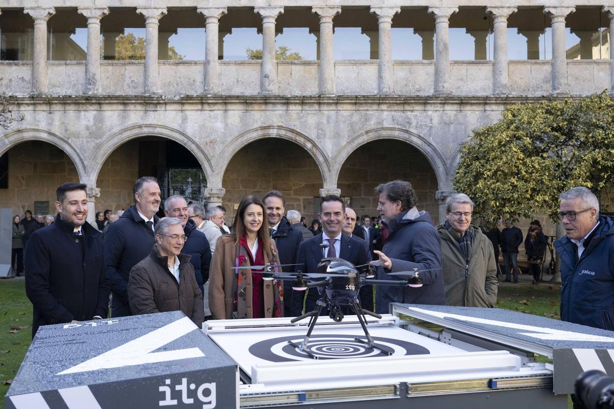 El dron, en la zona de aterrizaje del hangar en el que se recarga y guarece tras las misiones.