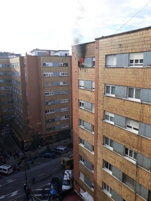 Espectacular incendio en Avilés